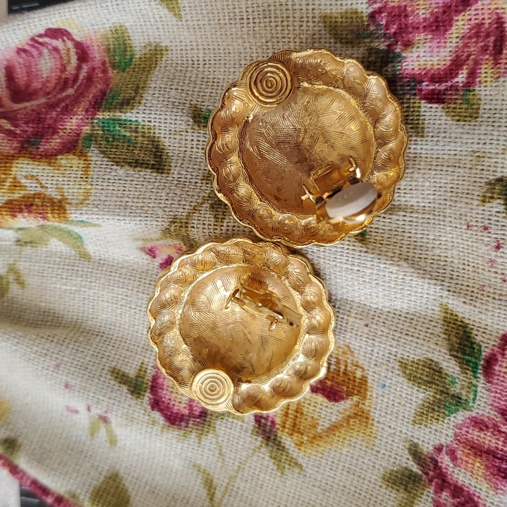 ClipOn Vintage Roaring Lion Earrings - Picture 5 of 5